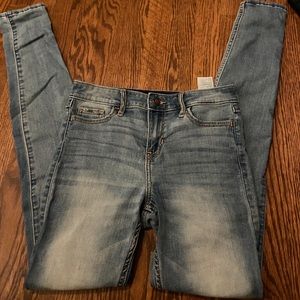 Light wash Hollister skinny jeans